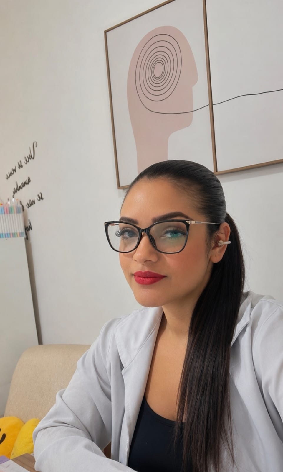 Psicóloga Monique Silva em seu consultório